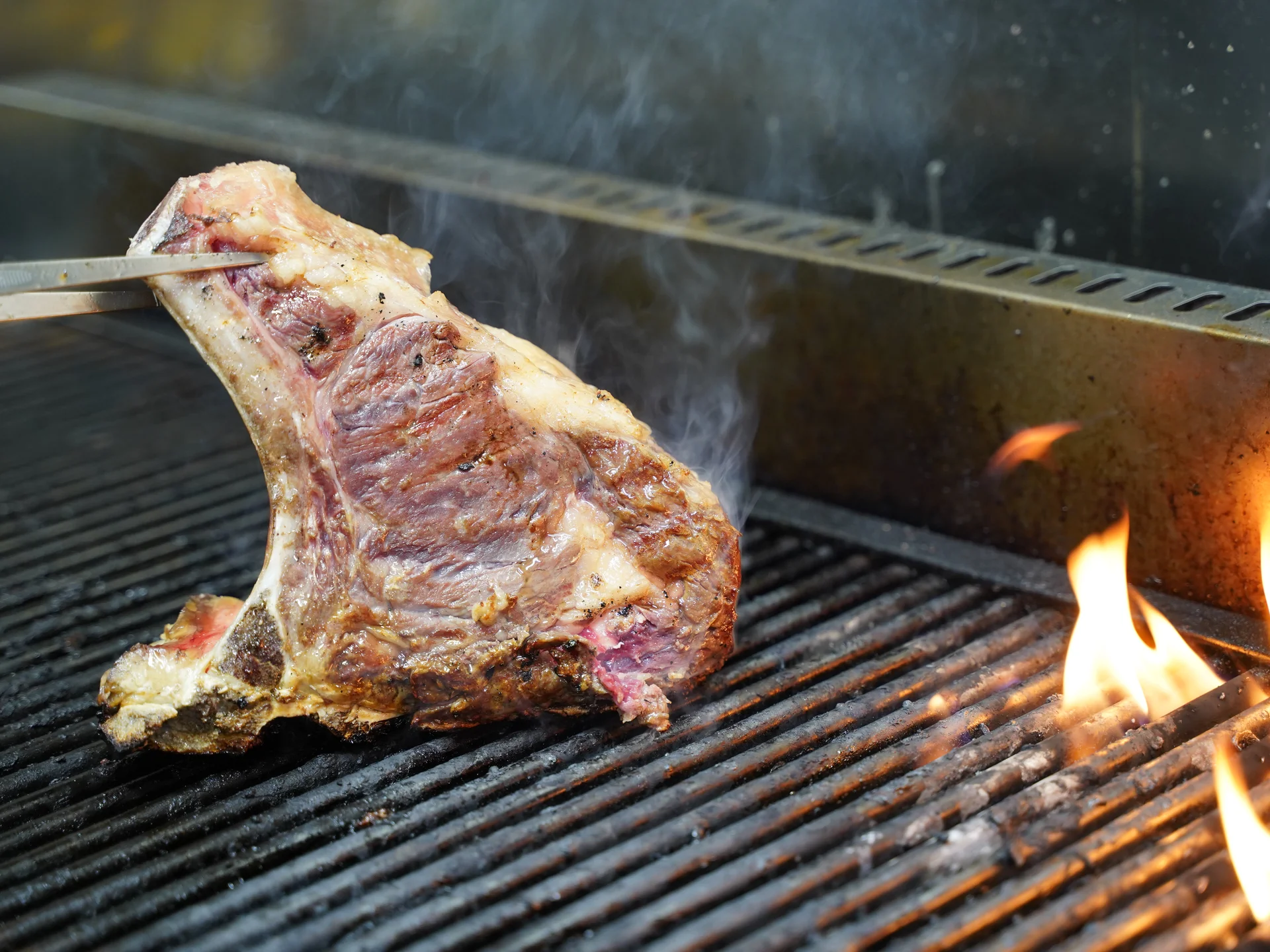 La Bistecca alla Fiorentina: Storia di una Leggenda Toscana
