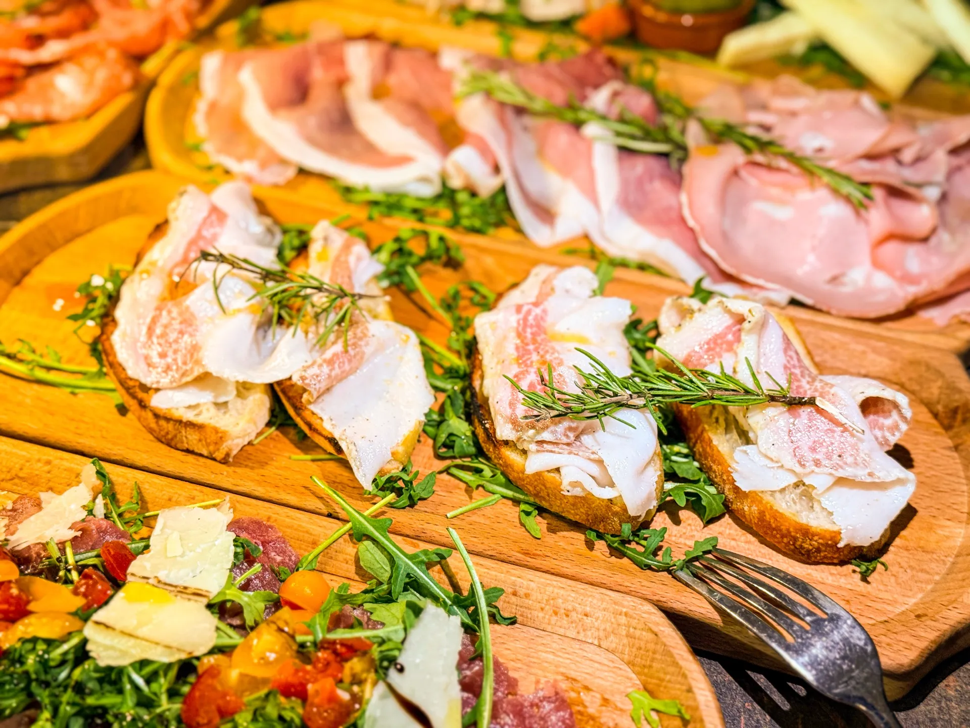 Bruschette e pane caldo dal forno a legna — All You Can Steak Sesto Fiorentino