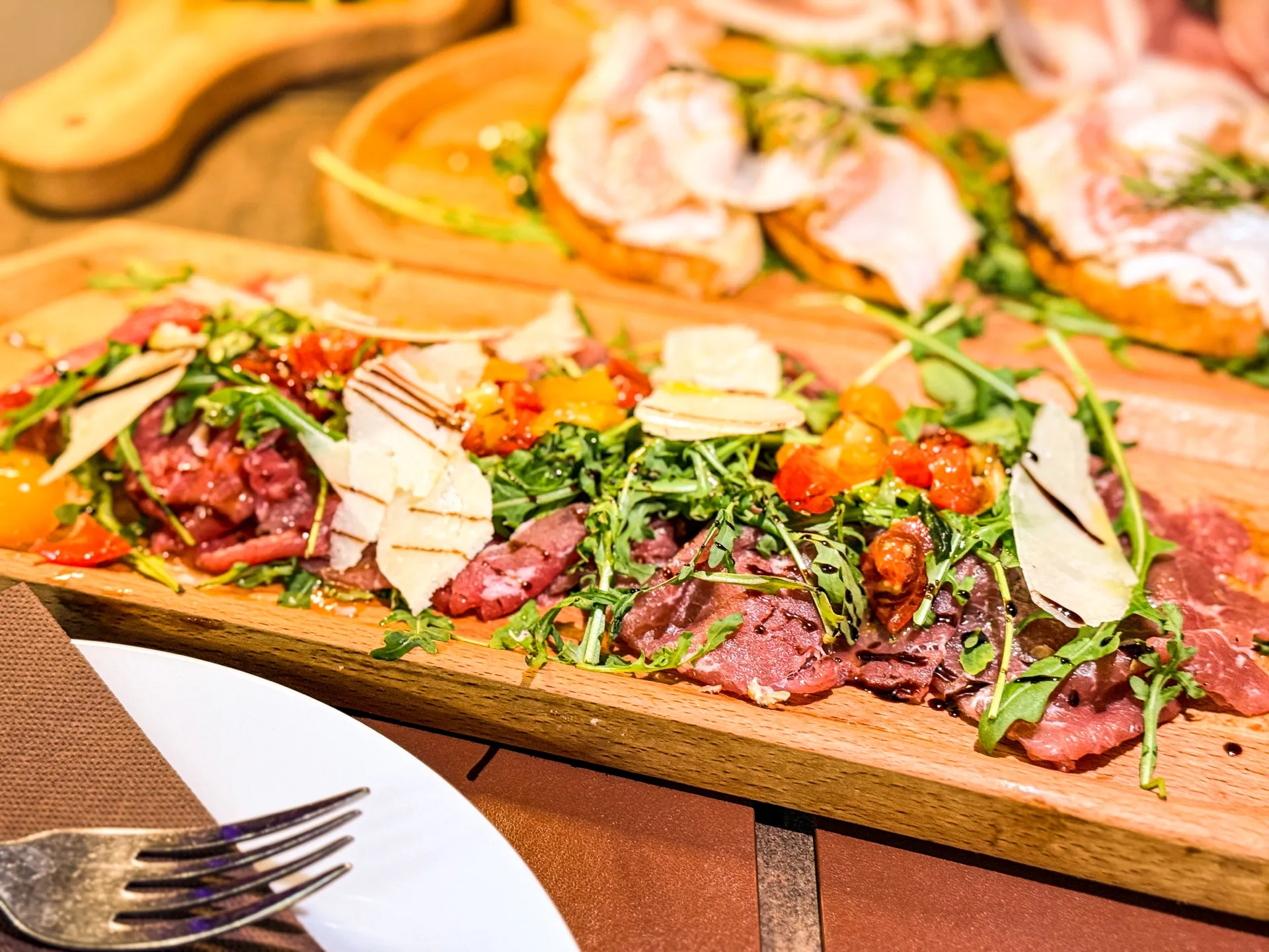 Carpaccio di manzo con rucola e parmigiano — All You Can Steak Sesto Fiorentino