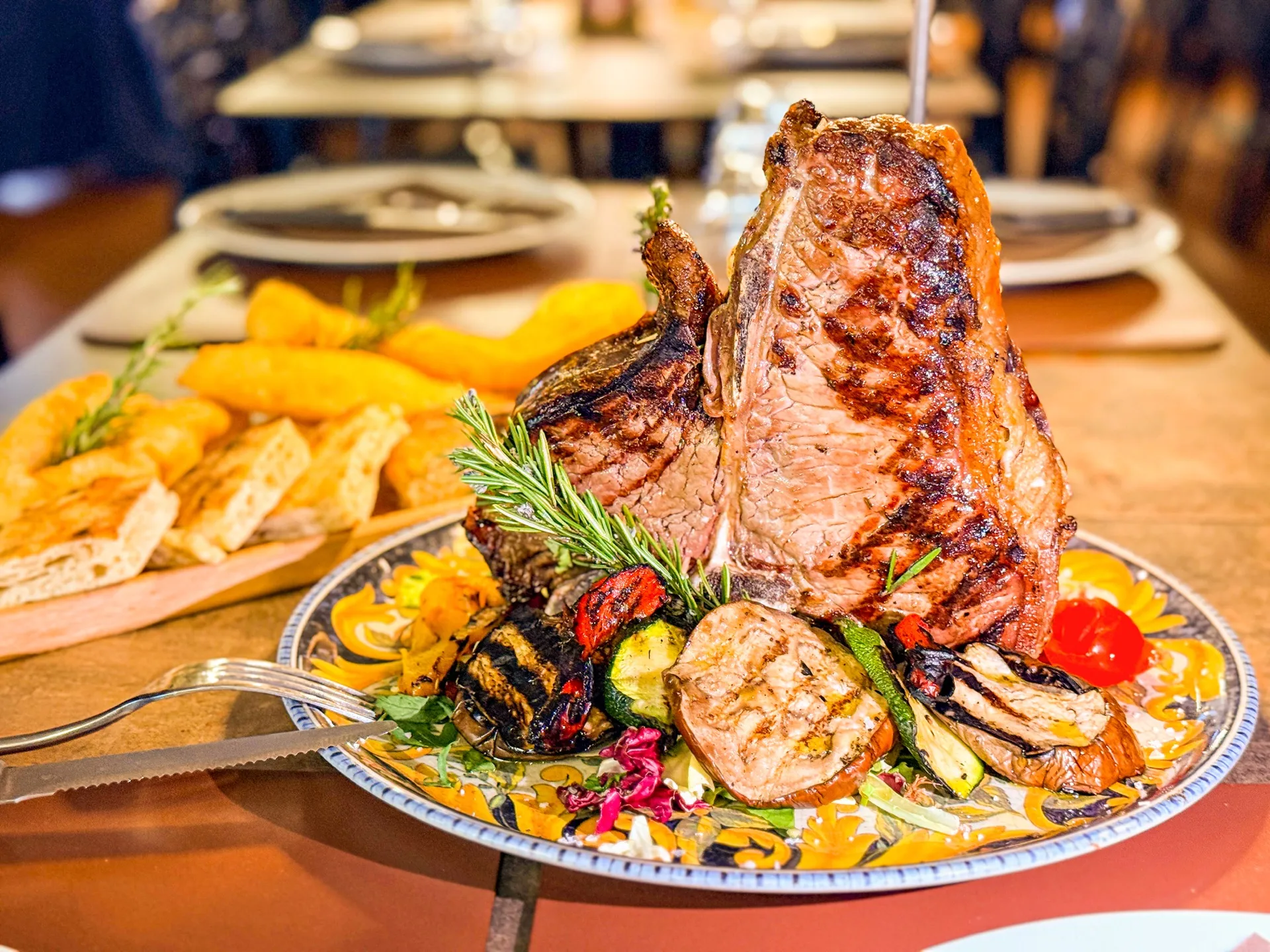 Bistecca alla Fiorentina al sangue cotta sulla brace toscana